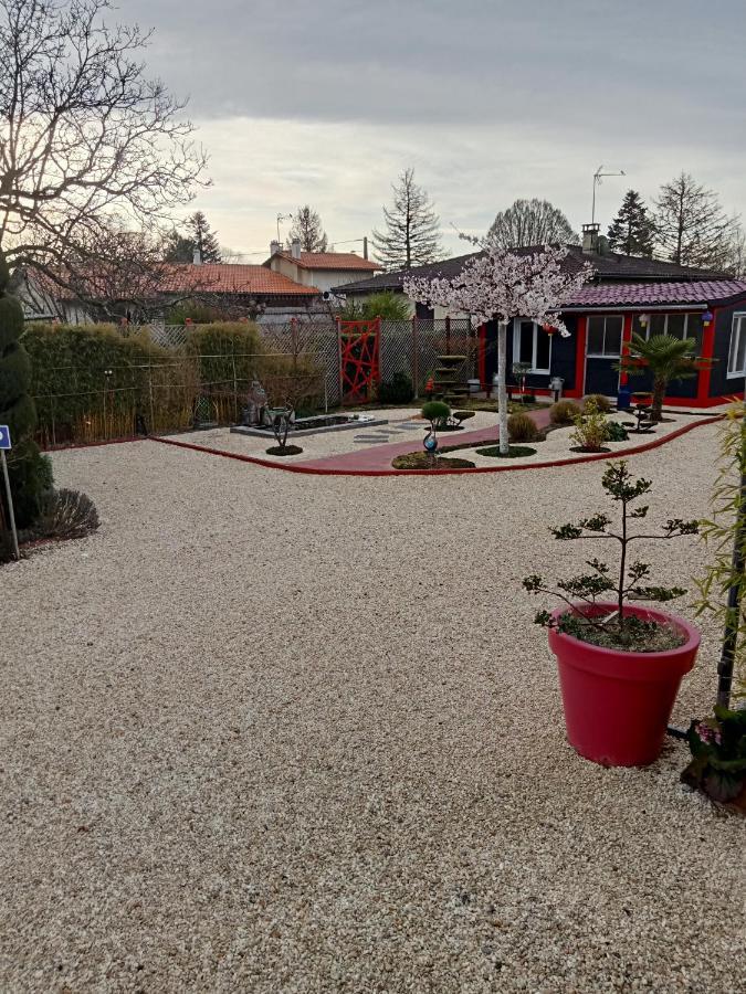 Une Pause Quelque Part Au Jardin Des Erables Et Des Niwakis Saint-Medard-de-Guizieres Buitenkant foto