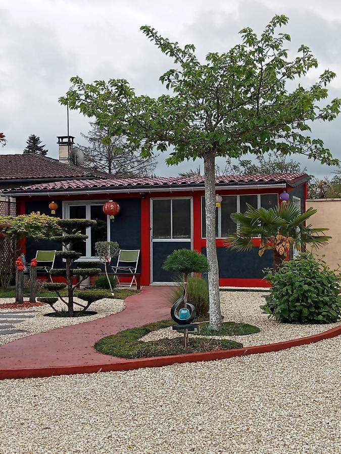 Une Pause Quelque Part Au Jardin Des Erables Et Des Niwakis Saint-Medard-de-Guizieres Buitenkant foto