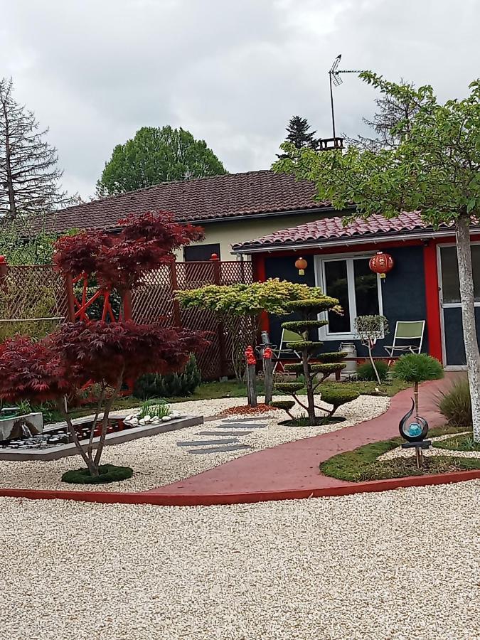 Une Pause Quelque Part Au Jardin Des Erables Et Des Niwakis Saint-Medard-de-Guizieres Buitenkant foto