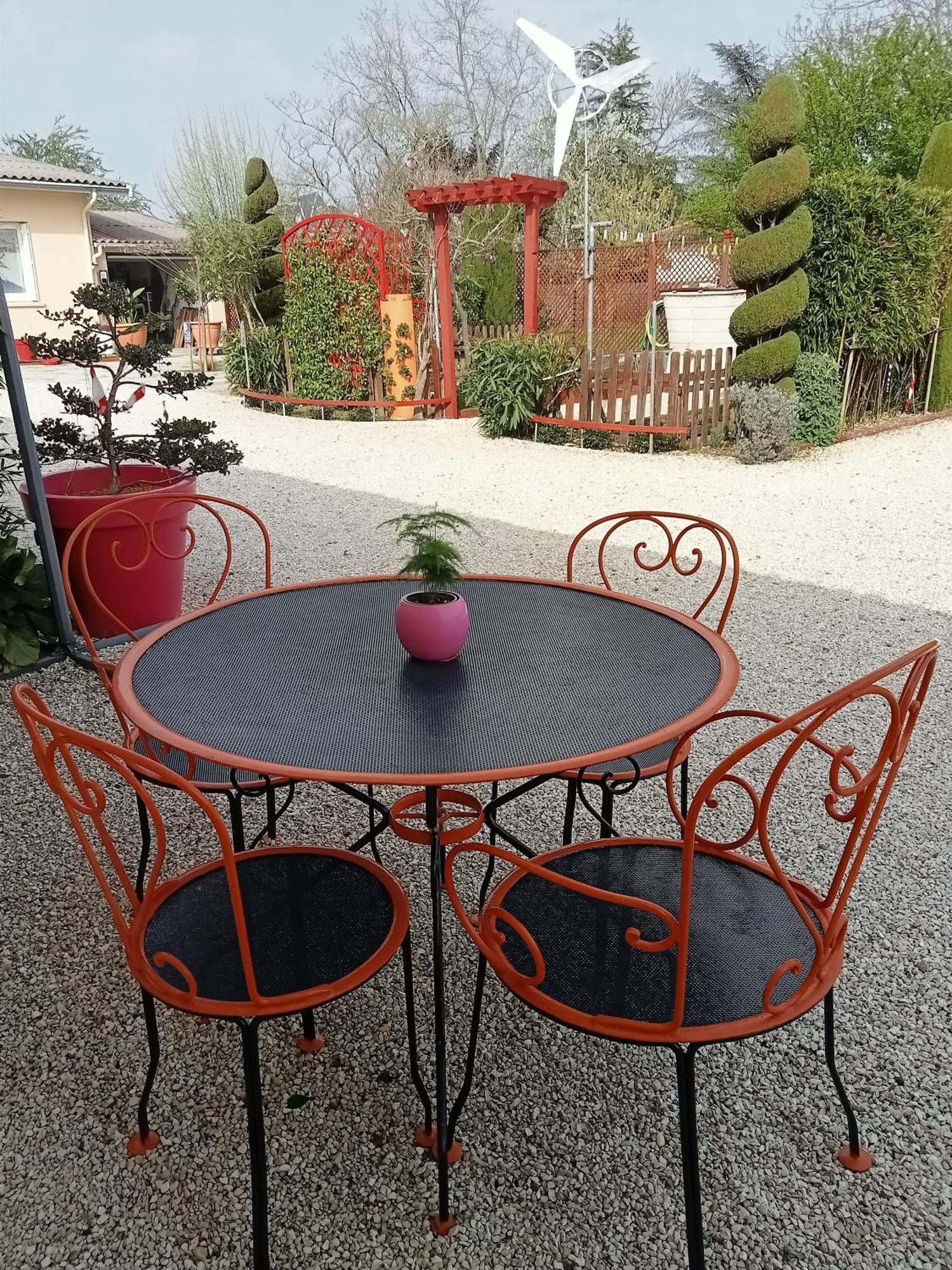 Une Pause Quelque Part Au Jardin Des Erables Et Des Niwakis Saint-Medard-de-Guizieres Buitenkant foto