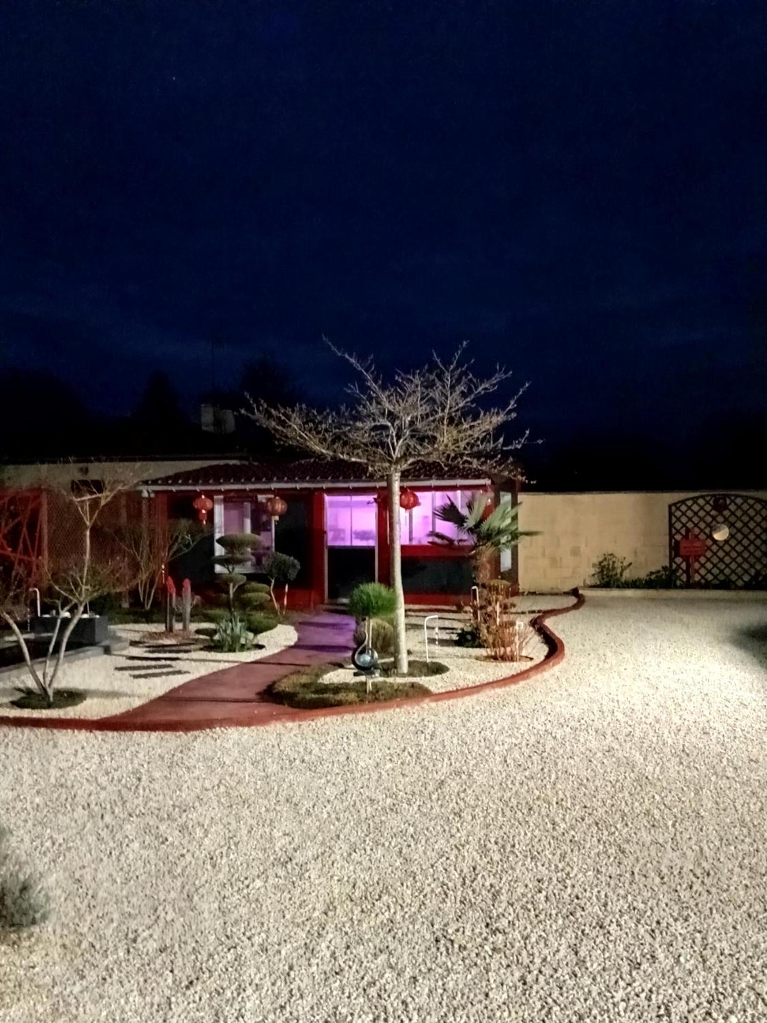 Une Pause Quelque Part Au Jardin Des Erables Et Des Niwakis Saint-Medard-de-Guizieres Buitenkant foto