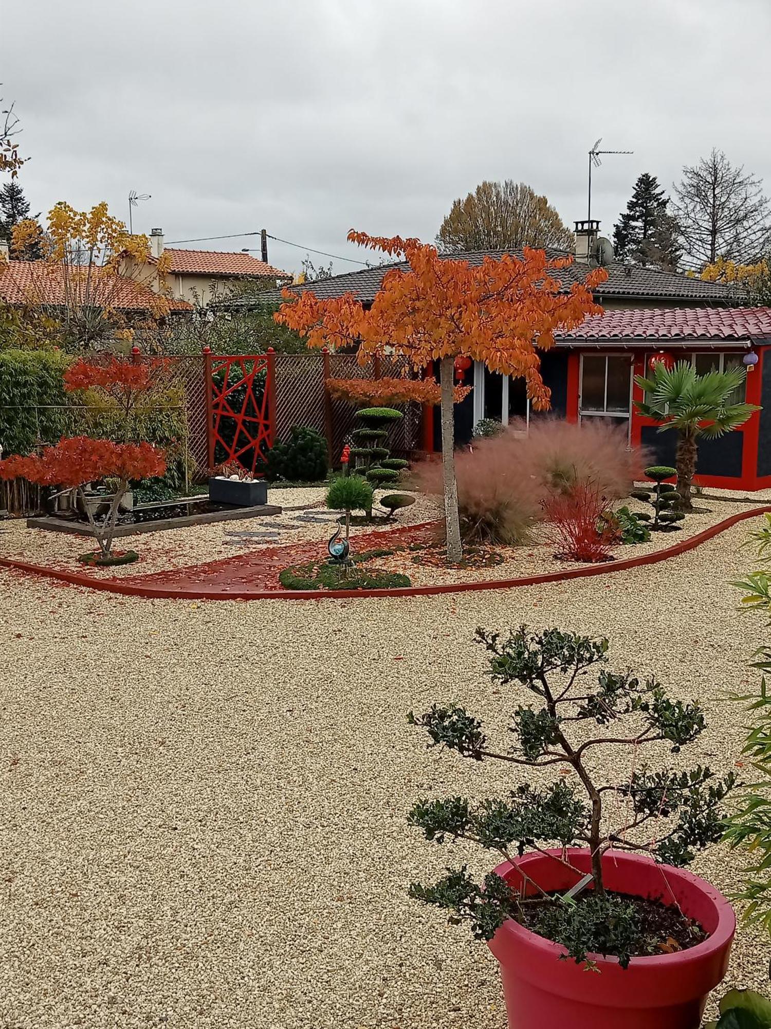 Une Pause Quelque Part Au Jardin Des Erables Et Des Niwakis Saint-Medard-de-Guizieres Buitenkant foto