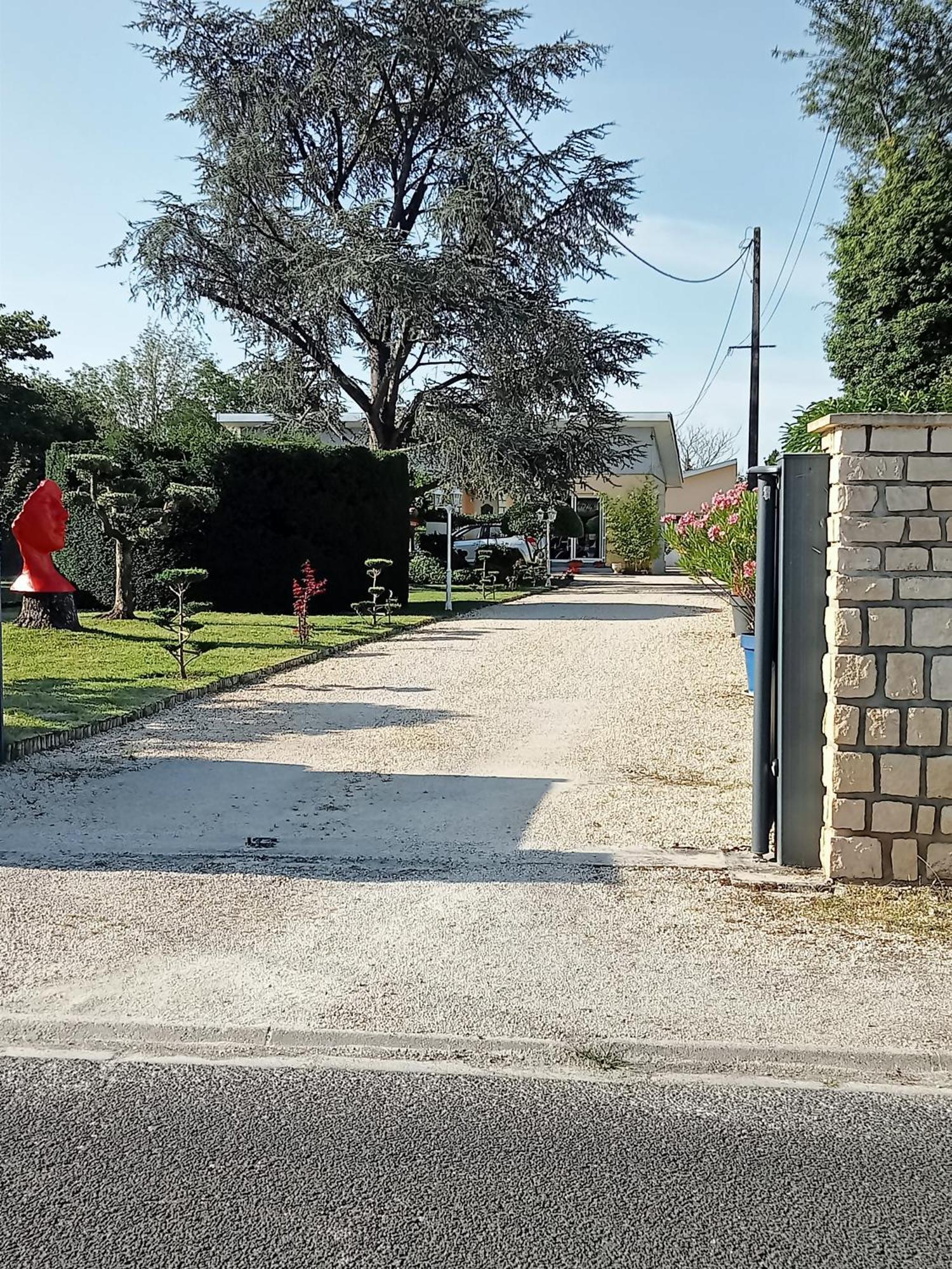 Une Pause Quelque Part Au Jardin Des Erables Et Des Niwakis Saint-Medard-de-Guizieres Buitenkant foto