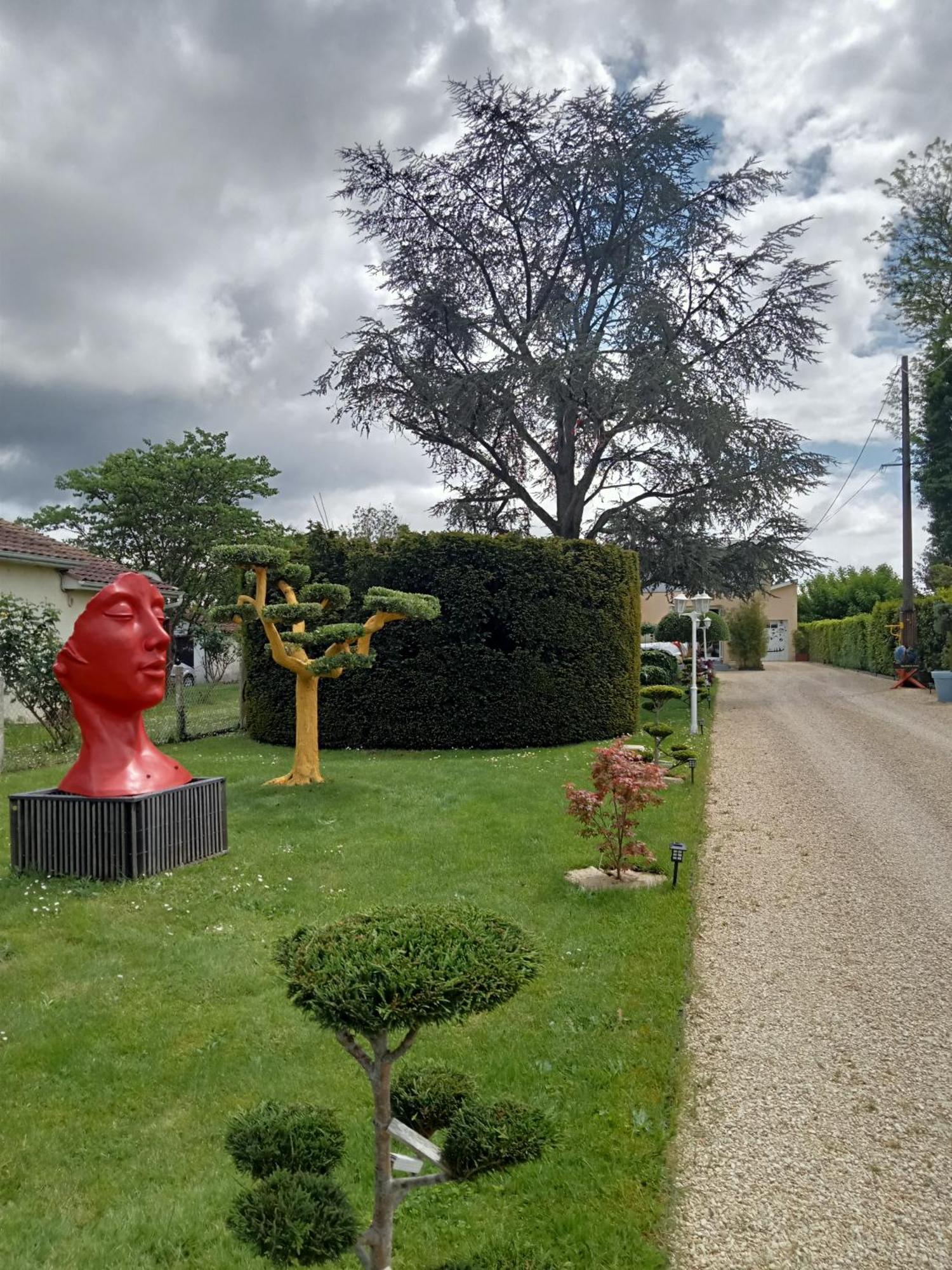 Une Pause Quelque Part Au Jardin Des Erables Et Des Niwakis Saint-Medard-de-Guizieres Buitenkant foto